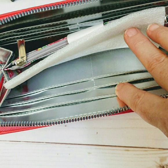 Betsey Johnson wallet - Picture 6 of 11